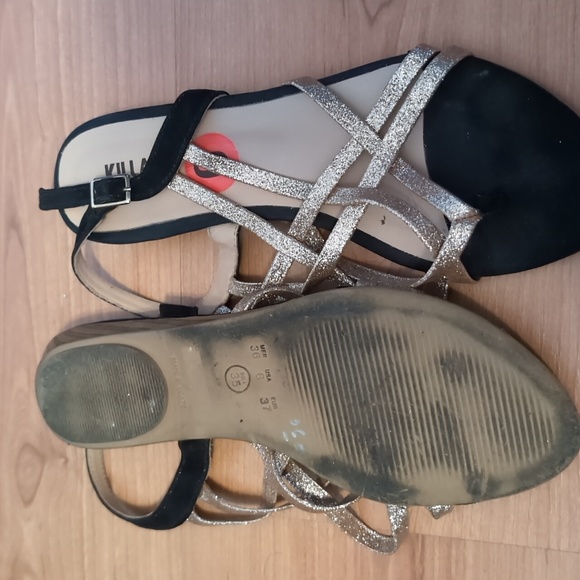 Gold and black sandals - Picture 2 of 2